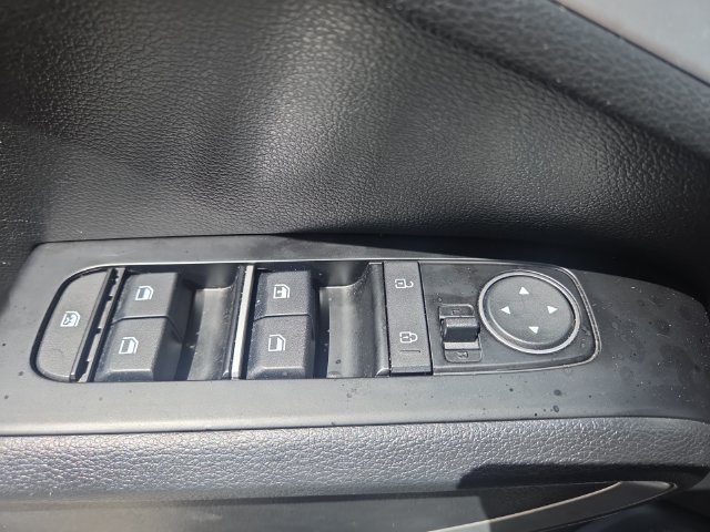 Used 2025 Kia Soul LX w/ LX Technology Package FWD image 17
