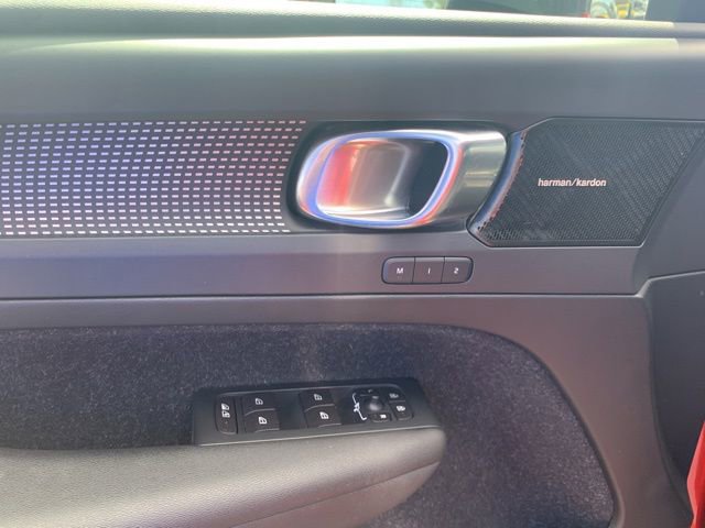 Used 2019 Volvo XC40 T5 R-Design image 22