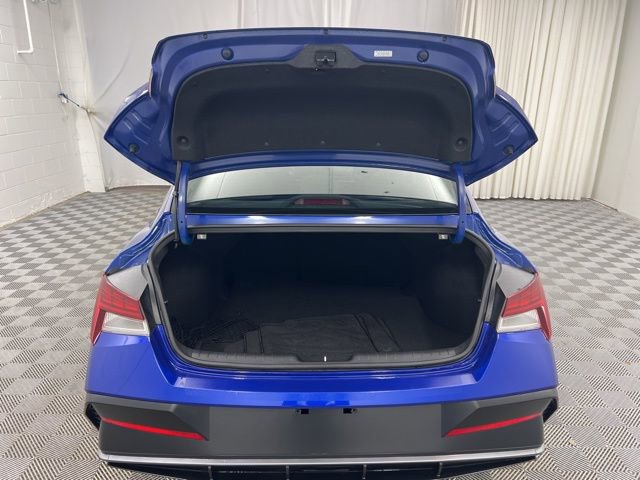 Used 2024 Hyundai Elantra SEL w/ Convenience Package image 8