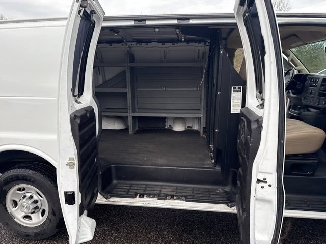Used 2020 Chevrolet Express 2500 w/ Driver Convenience Package RWD image 21