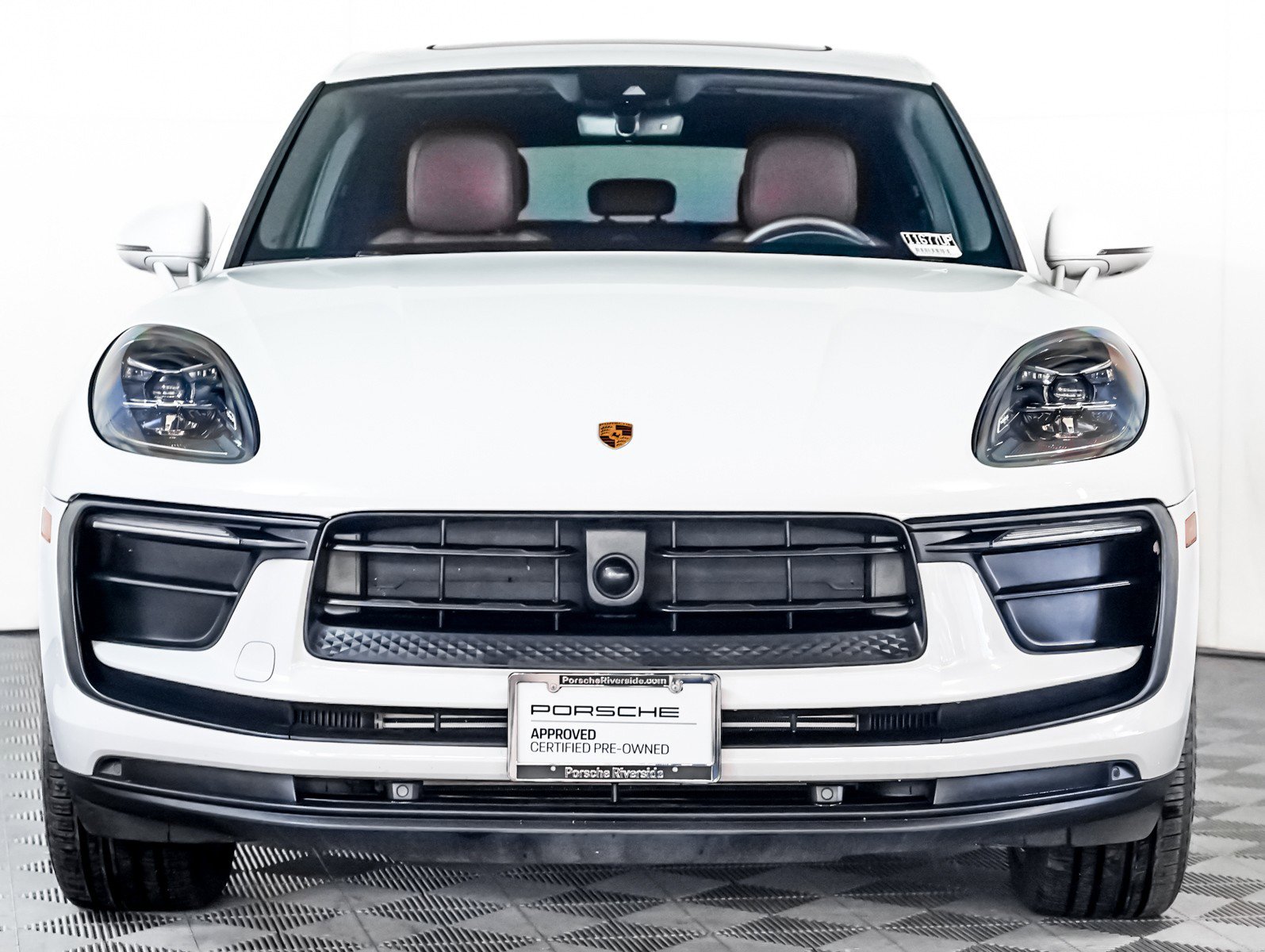 Certified 2024 Porsche Macan image 7