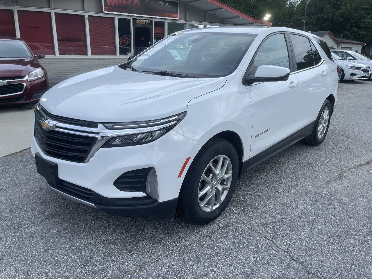 Used 2023 Chevrolet Equinox LT FWD image 3