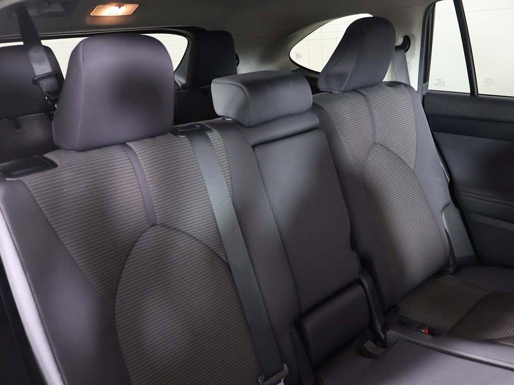 Used 2024 Toyota Highlander LE image 32