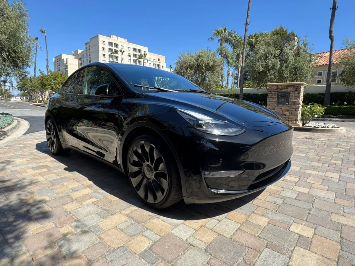Used 2023 Tesla Model Y Performance AWD/4WD image 3