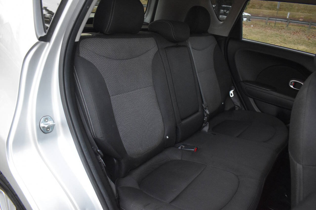 Used 2018 Kia Soul + FWD image 15