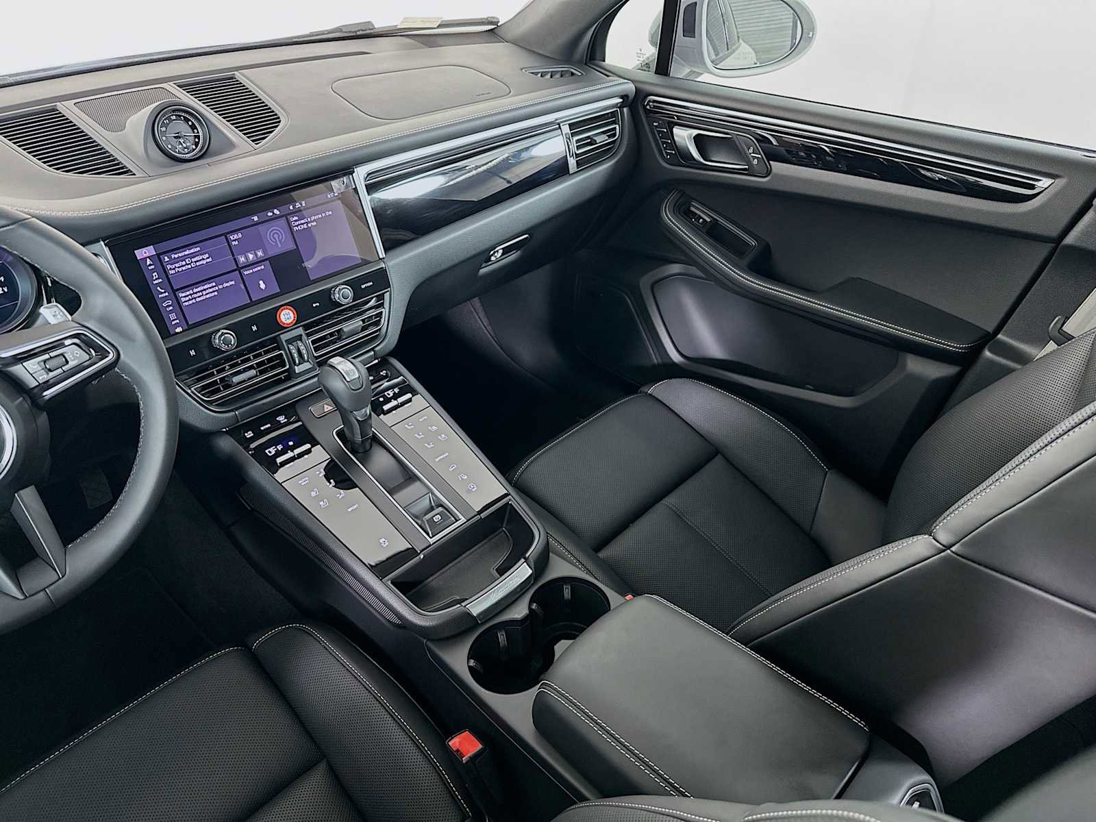 New 2025 Porsche Macan image 25