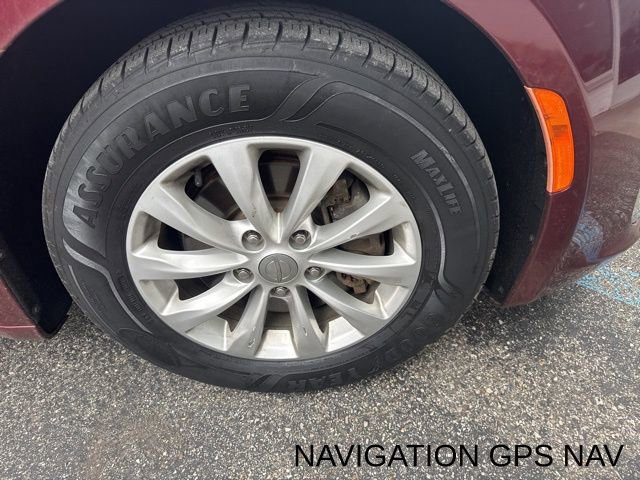 Used 2018 Chrysler Pacifica Touring-L Plus image 7