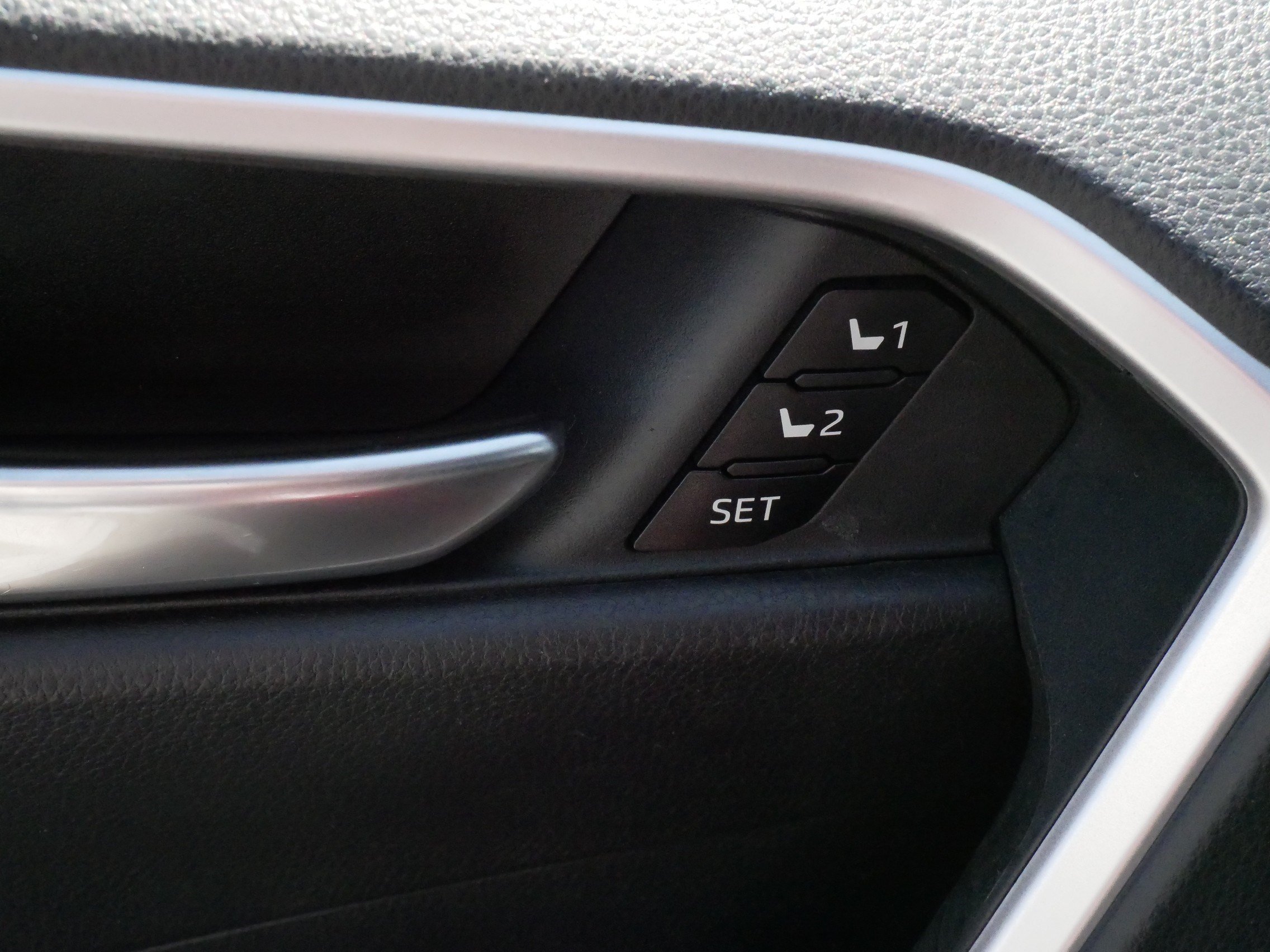 Certified 2021 Toyota RAV4 XLE Premium AWD/4WD image 19