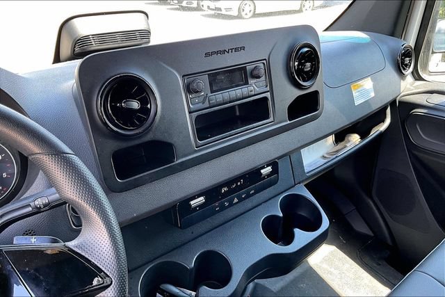 Used 2025 Mercedes-Benz Sprinter 2500 image 4