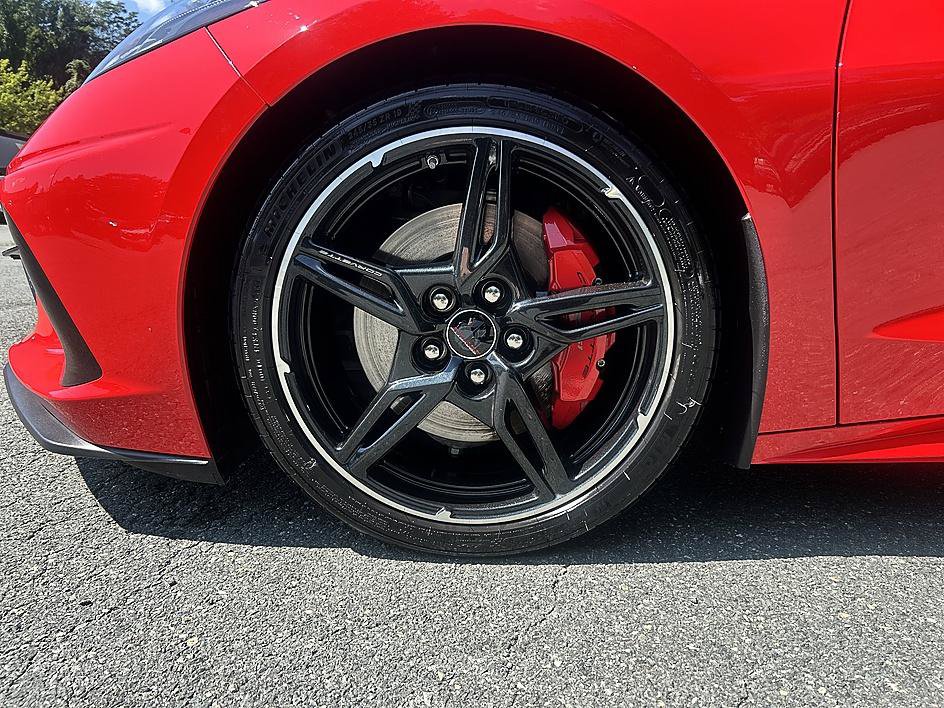 Used 2021 Chevrolet Corvette Stingray Coupe w/ Z51 Performance Package RWD image 8