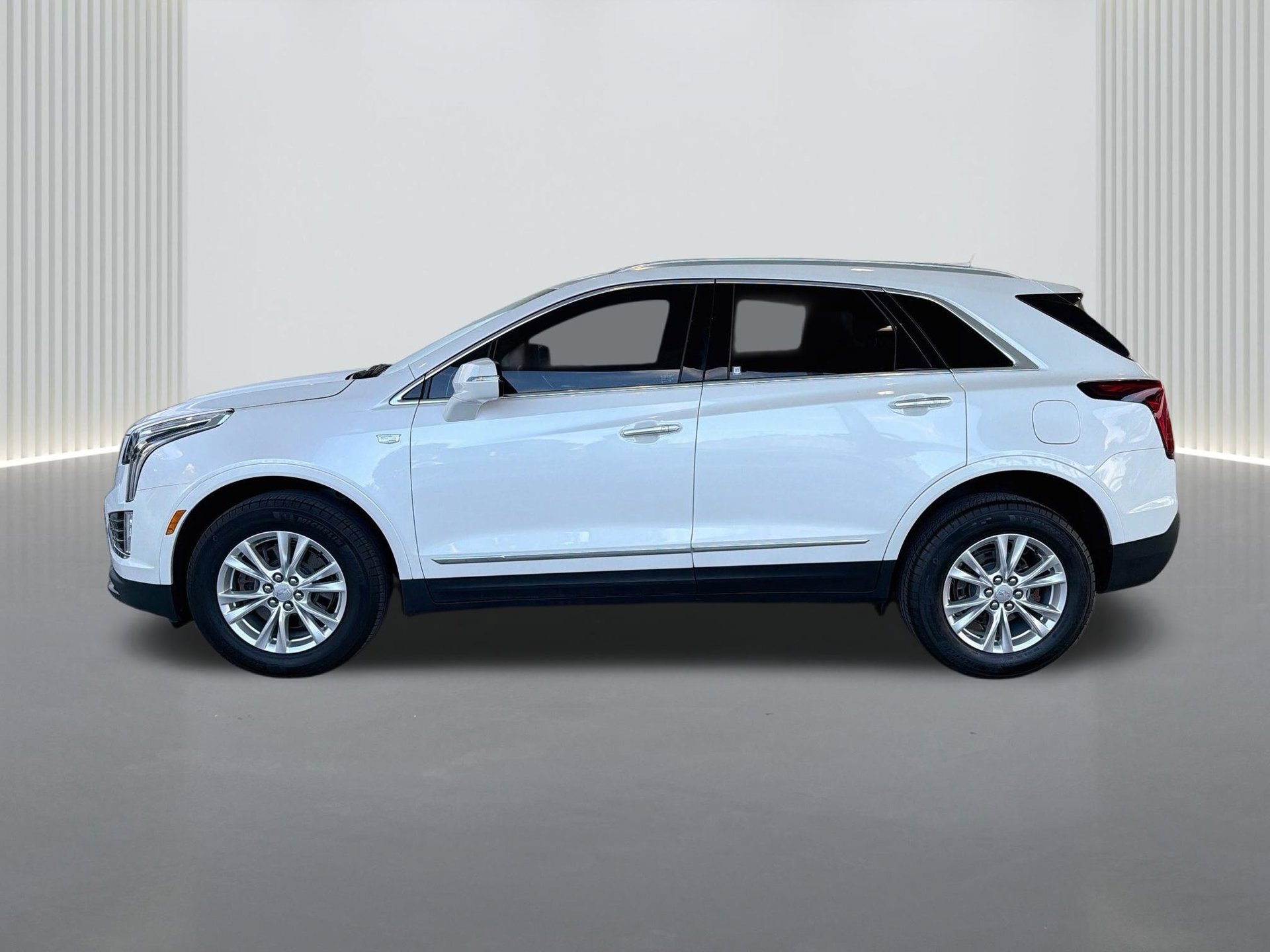 Certified 2023 Cadillac XT5 Luxury FWD image 2