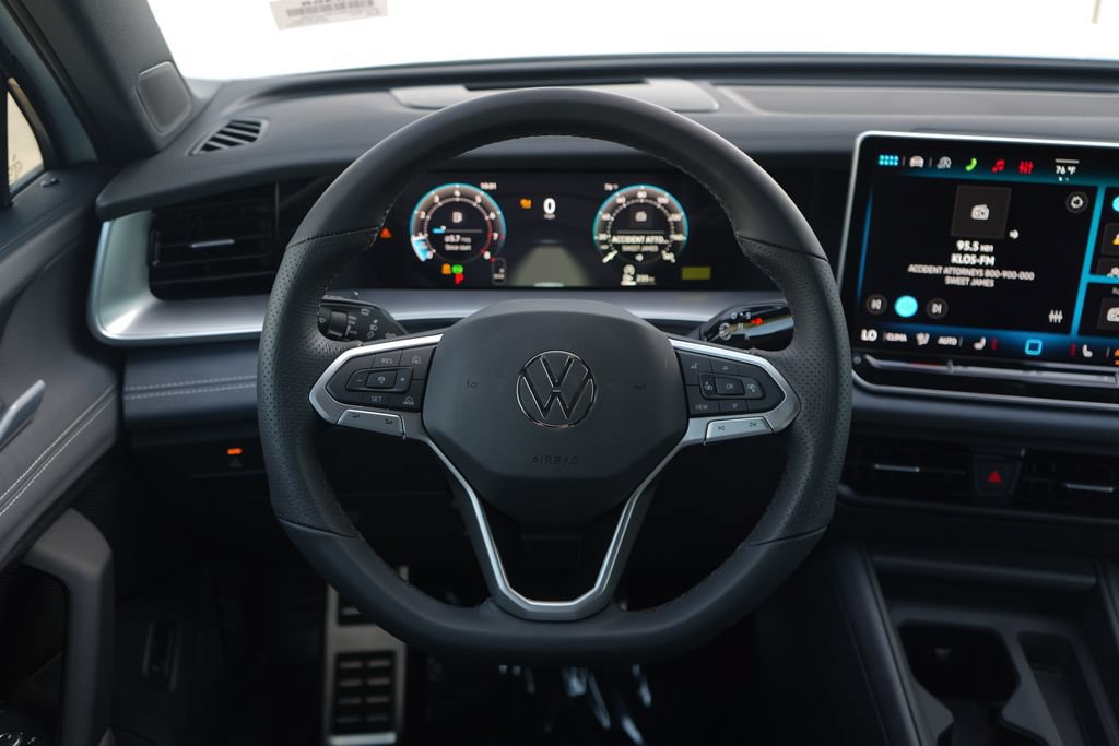New 2026 Volkswagen Tiguan SE R-Line FWD image 9