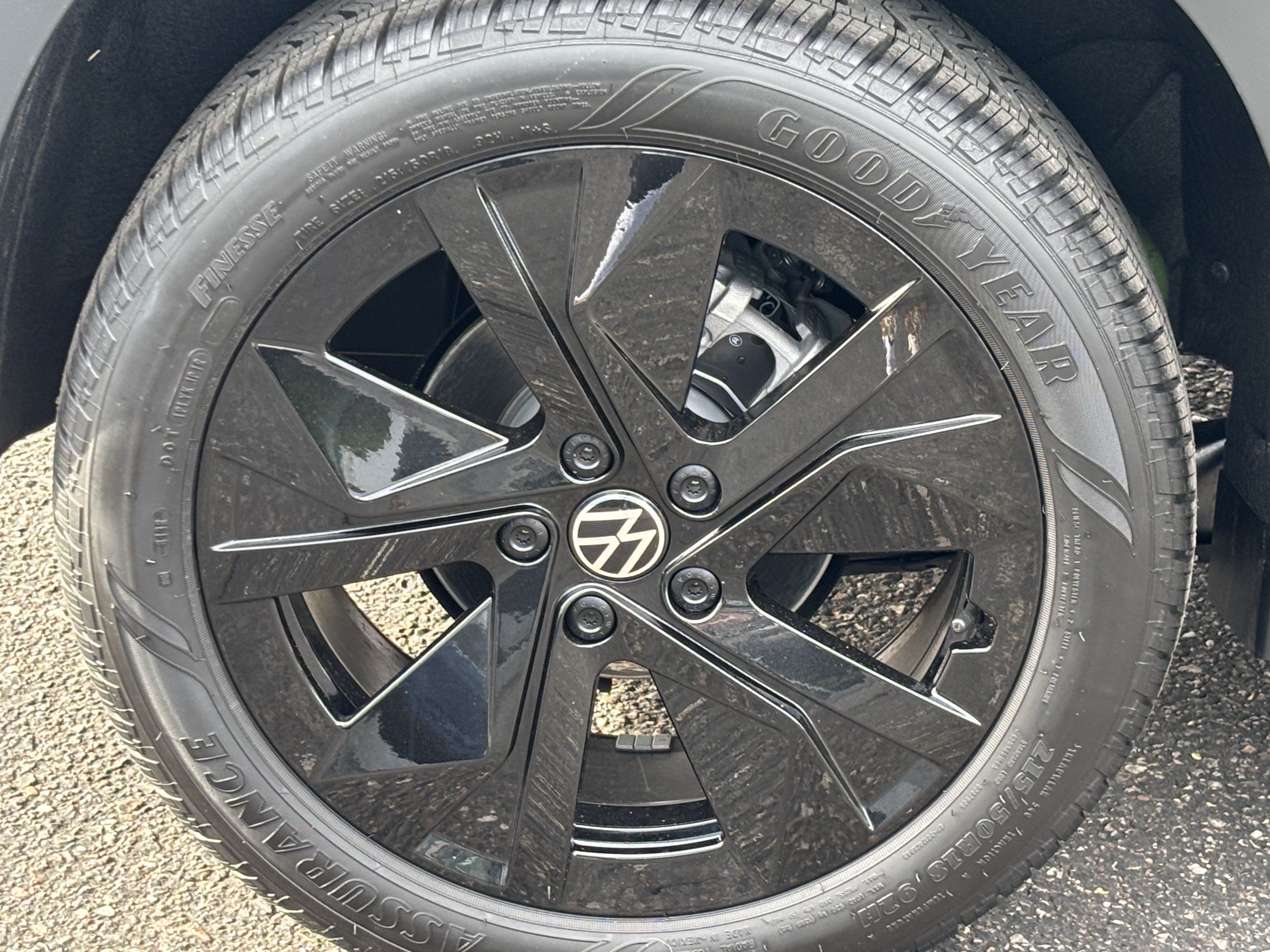 New 2026 Volkswagen Taos SE FWD image 6