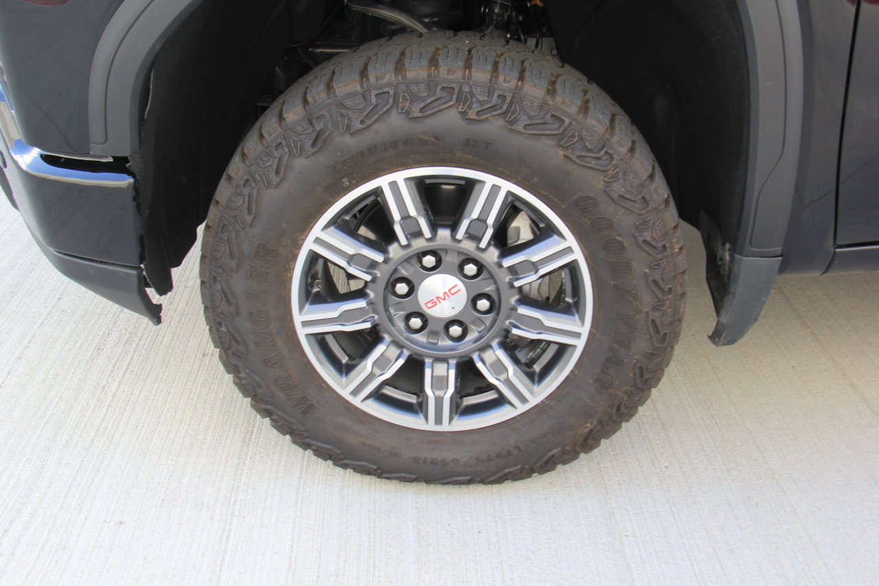 Used 2024 GMC Sierra 1500 AT4 w/ Technology Package image 31