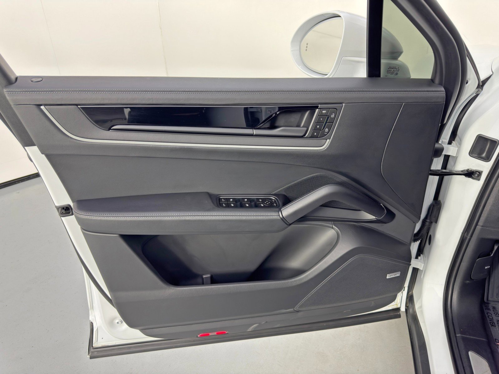 Used 2024 Porsche Cayenne S w/ Premium Package Plus image 43