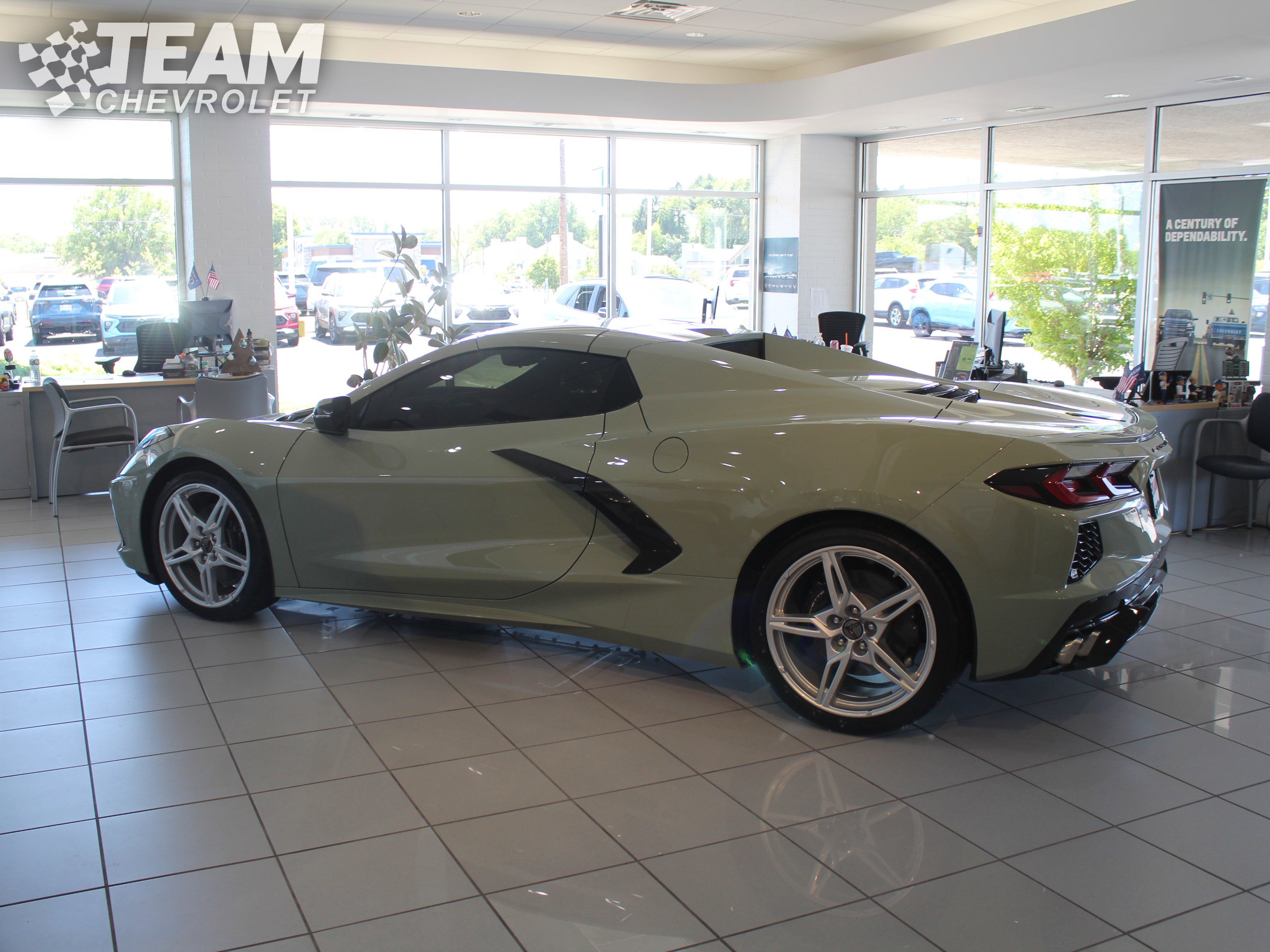Used 2024 Chevrolet Corvette Stingray Convertible w/ 1LT RWD image 9