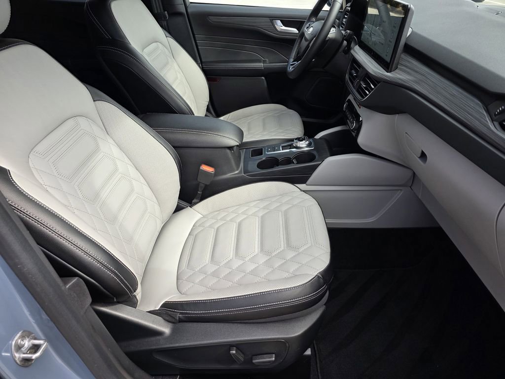 Used 2024 Ford Escape Platinum w/ Premium Technology Package image 14