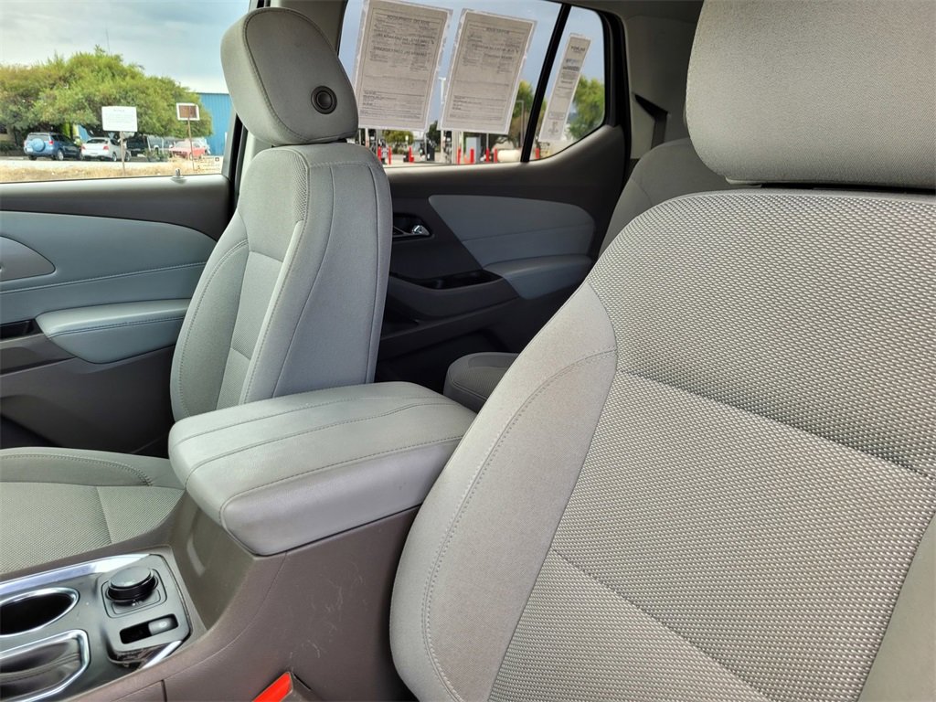 Used 2018 Chevrolet Traverse LT image 17