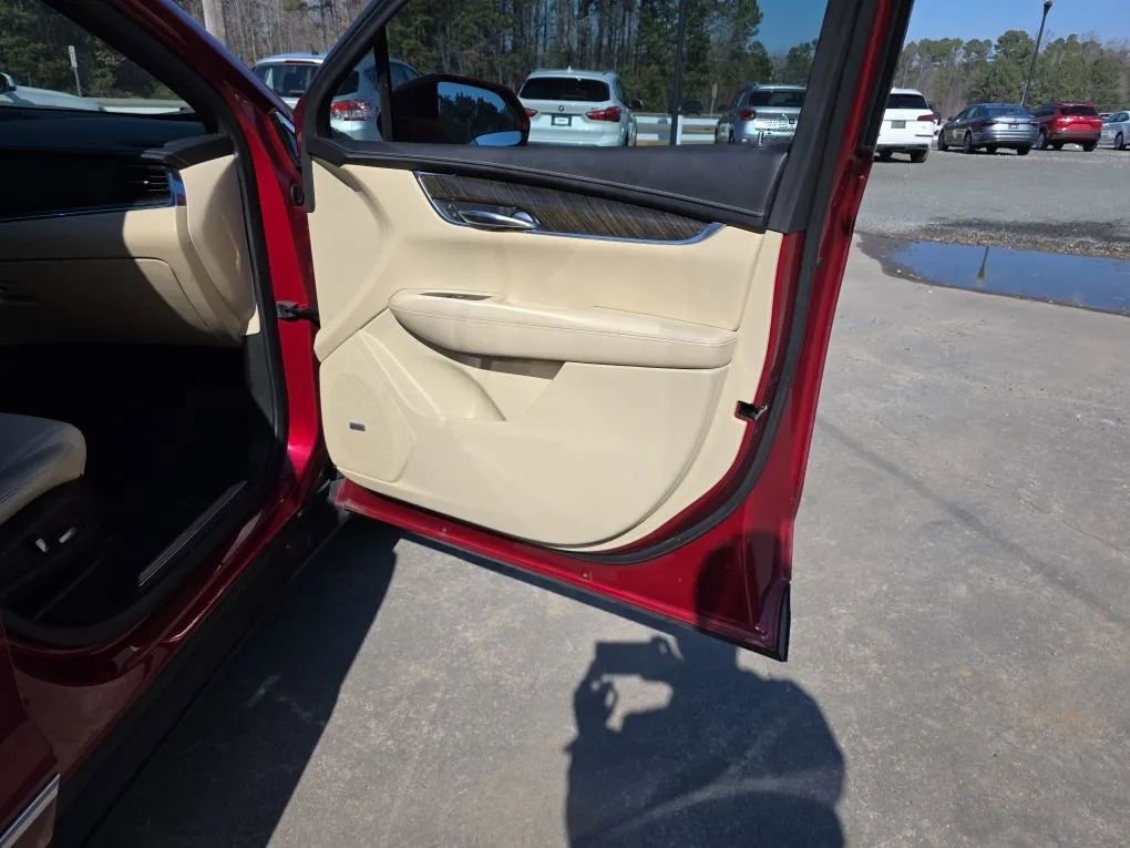 Used 2019 Cadillac XT5 AWD image 48