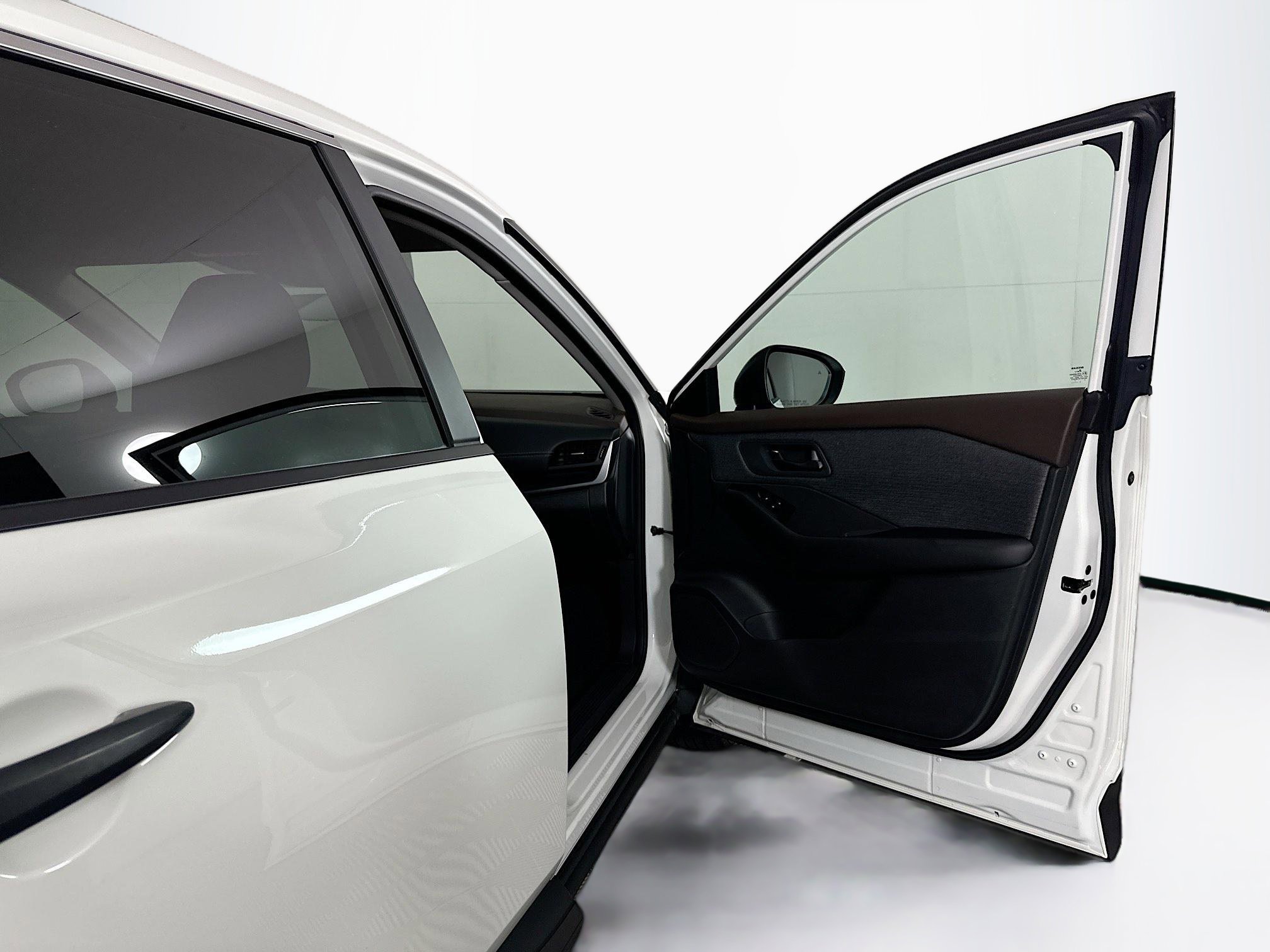 Used 2023 Nissan Rogue S AWD/4WD image 30