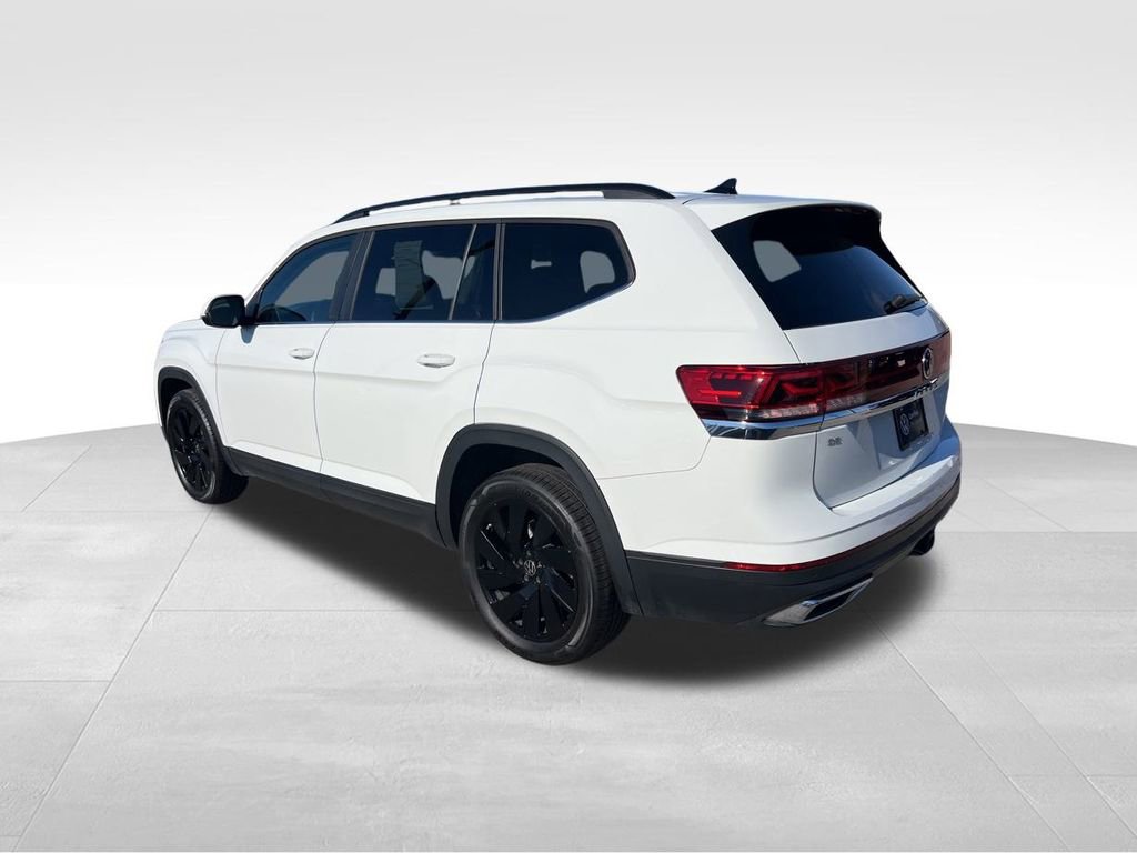 Used 2024 Volkswagen Atlas SE w/ Panoramic Sunroof Package image 5