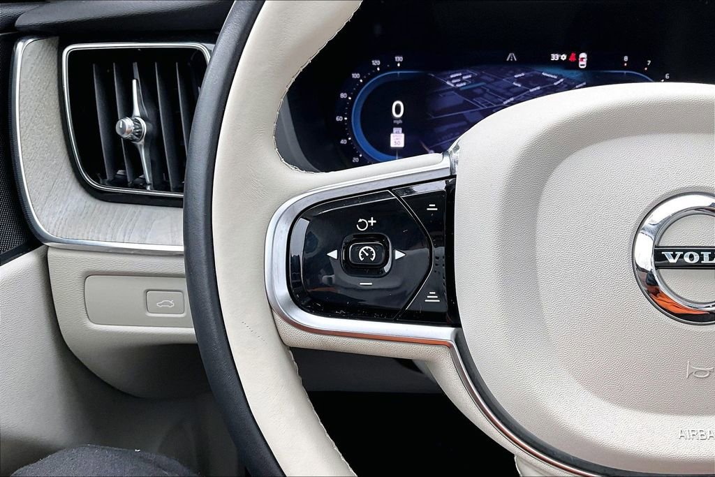 Certified 2023 Volvo XC60 B5 Plus image 10