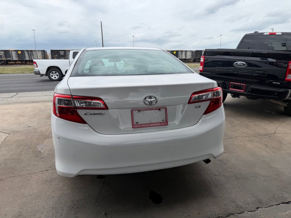 Used 2014 Toyota Camry LE image 17