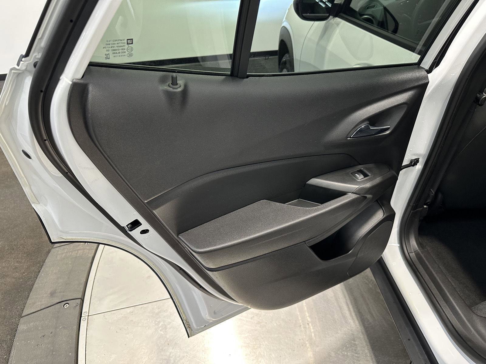 Used 2025 Chevrolet Trax LS FWD image 24