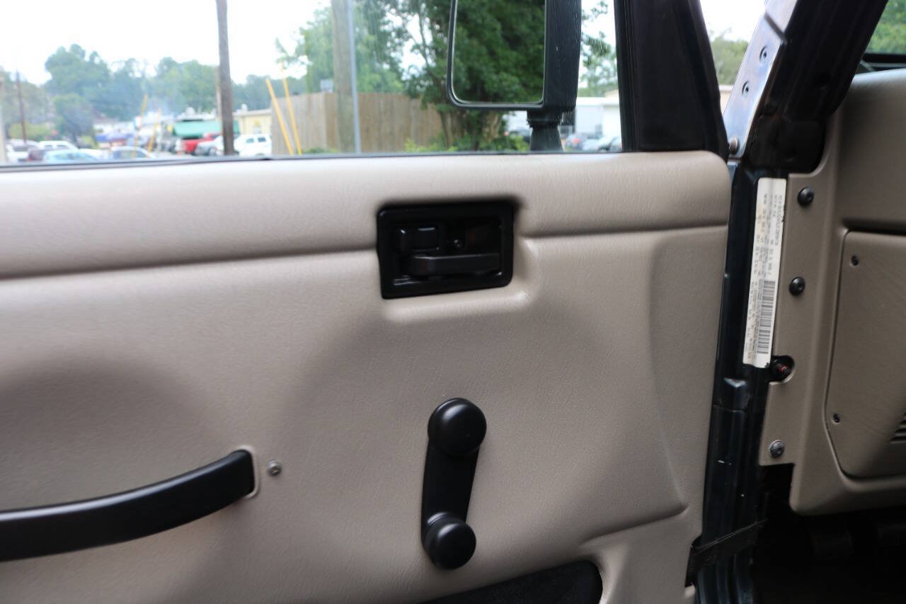 Used 2006 Jeep Wrangler X AWD/4WD image 84