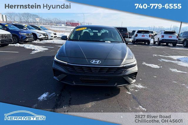Used 2024 Hyundai Elantra SEL image 2