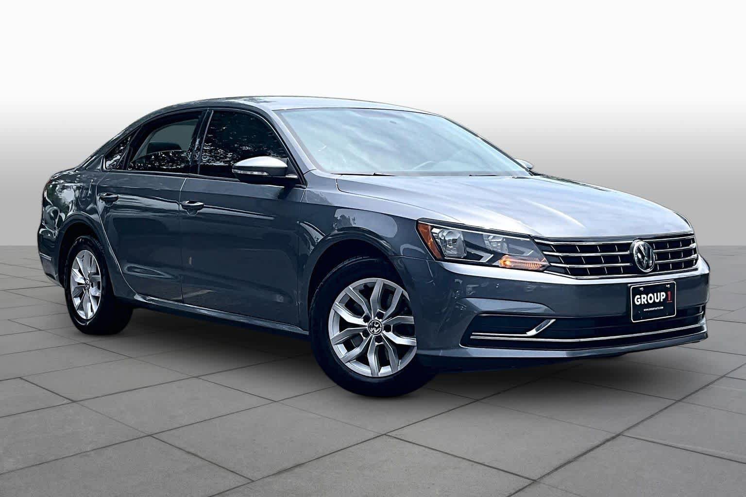 Used 2018 Volkswagen Passat 2.0T S w/ Driver Assistance Package FWD image 3