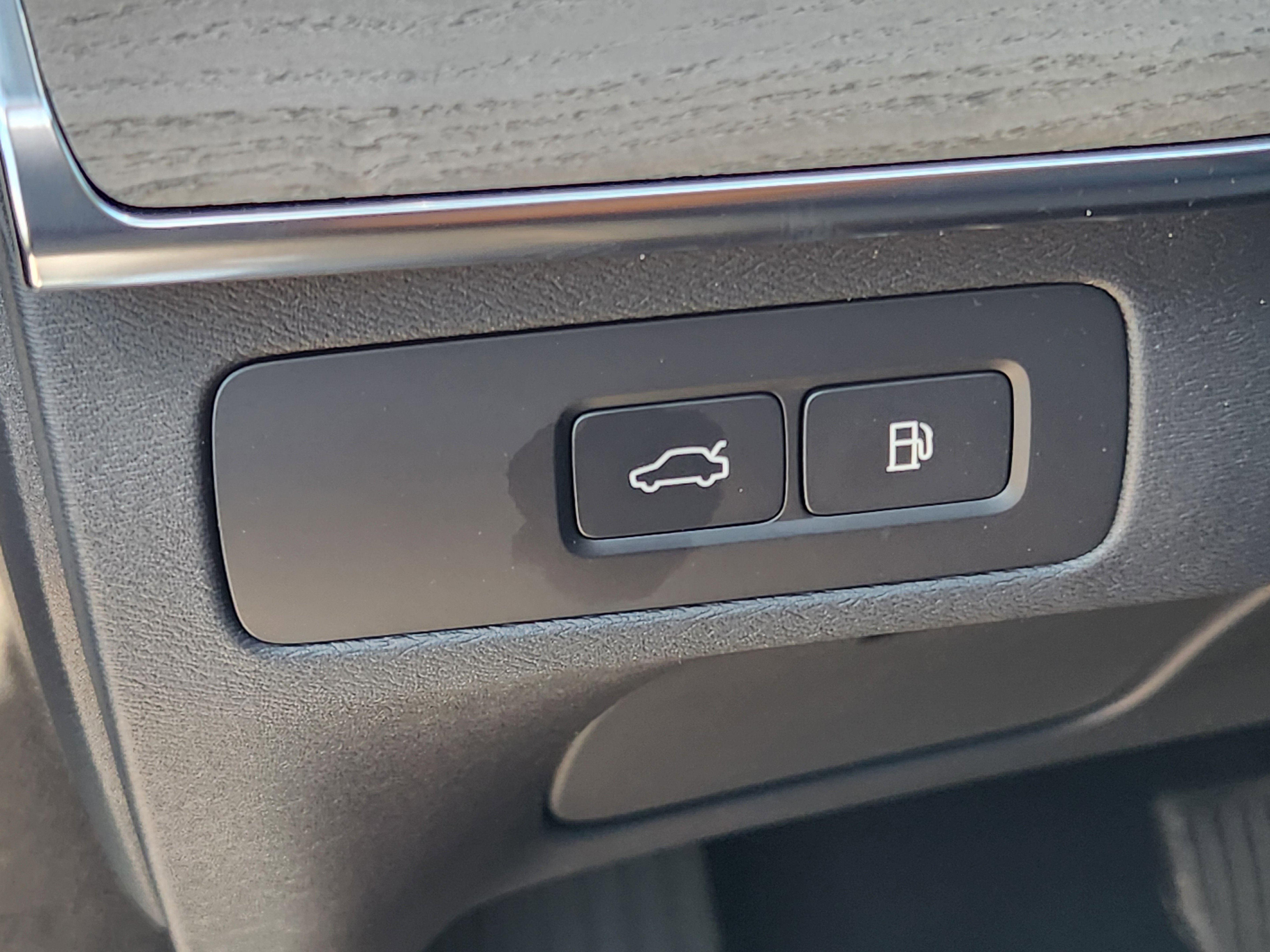 New 2025 Volvo XC90 T8 Plus w/ Protection Package image 22