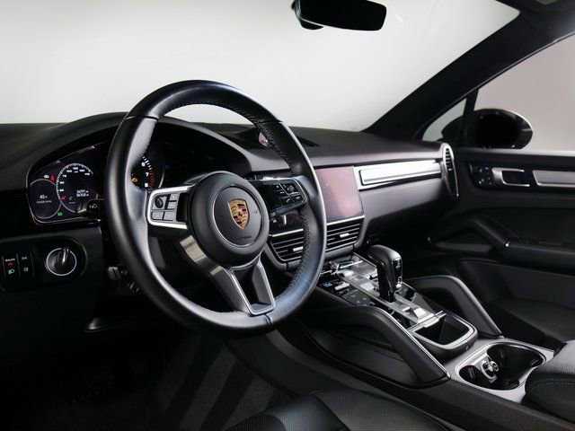 Certified 2023 Porsche Cayenne Platinum Edition image 4
