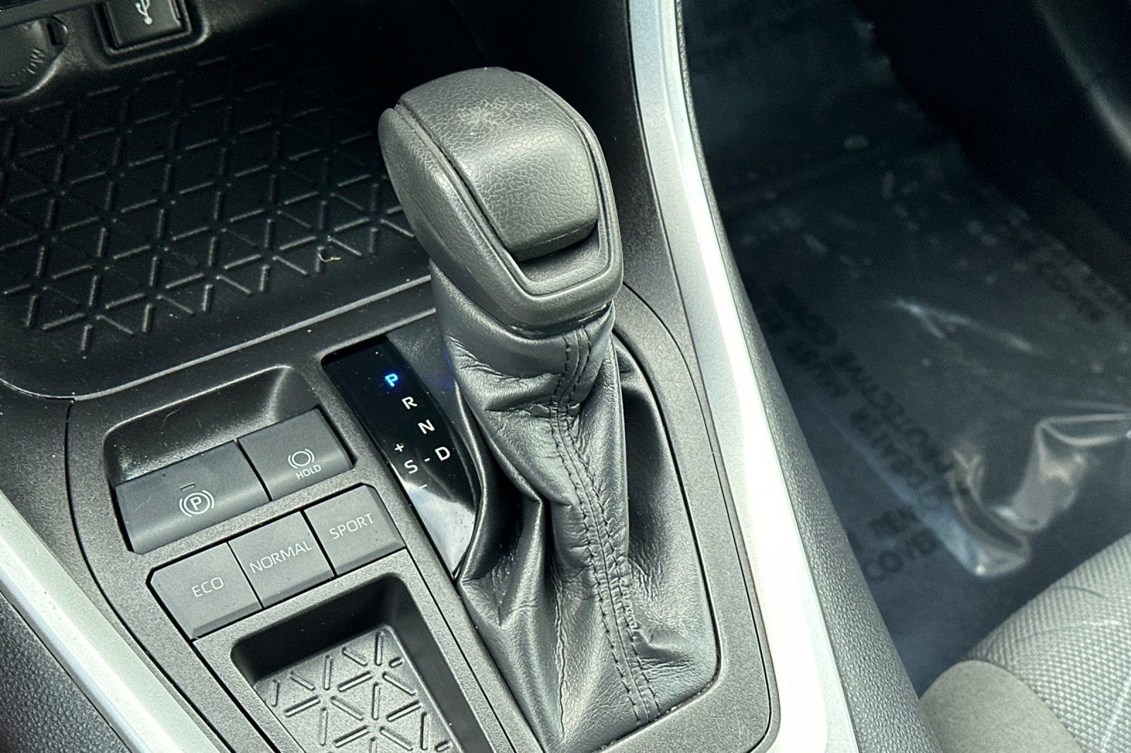 Used 2022 Toyota RAV4 XLE image 24