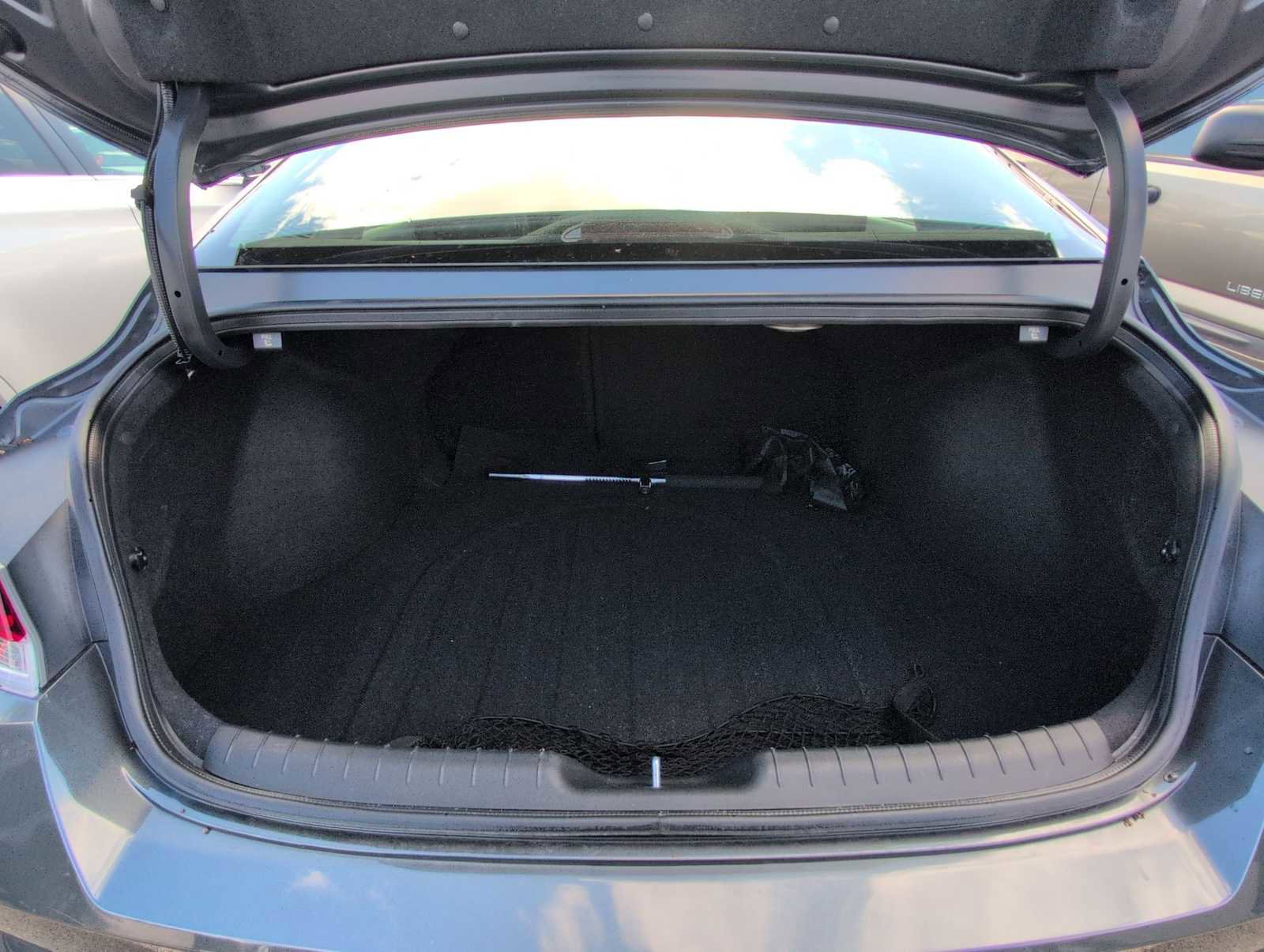 Used 2023 Hyundai Elantra Limited image 33