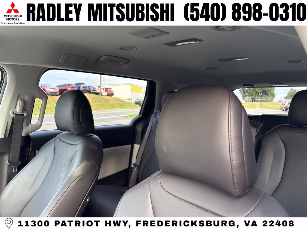 Used 2023 Kia Carnival LX FWD image 2