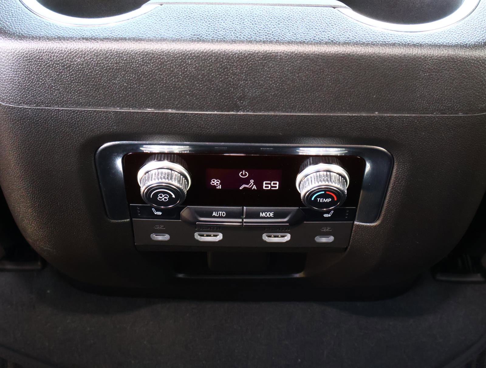 Used 2023 GMC Yukon XL Denali Ultimate AWD/4WD image 15