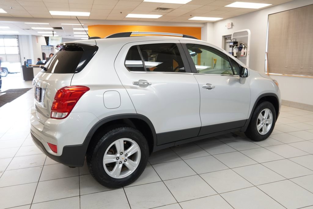 Used 2019 Chevrolet Trax LT w/ LT Convenience Package image 11