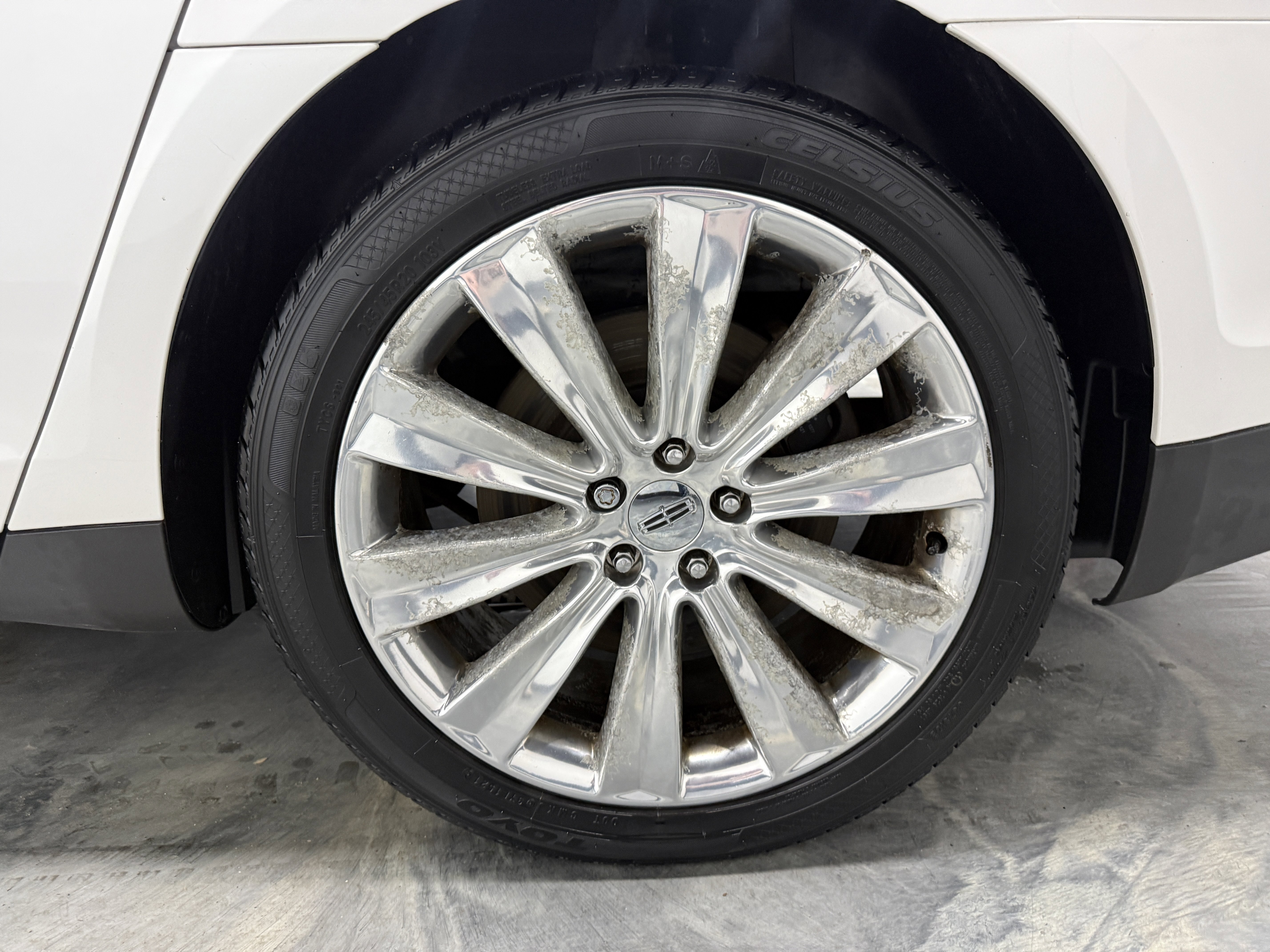 Used 2015 Lincoln MKS AWD w/ Technology Package image 29