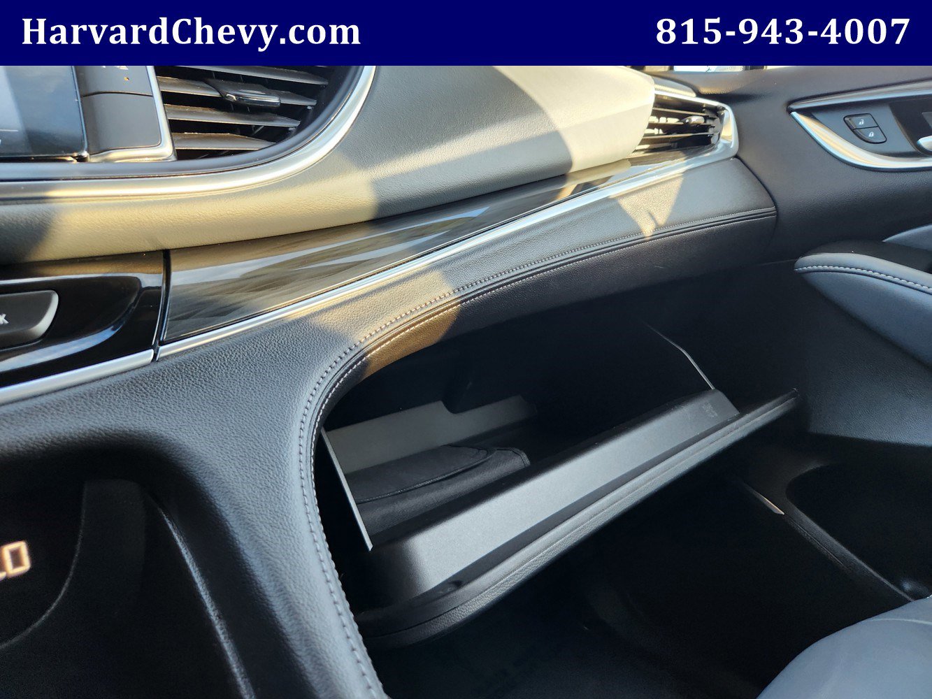 Used 2021 Buick Enclave Essence image 14