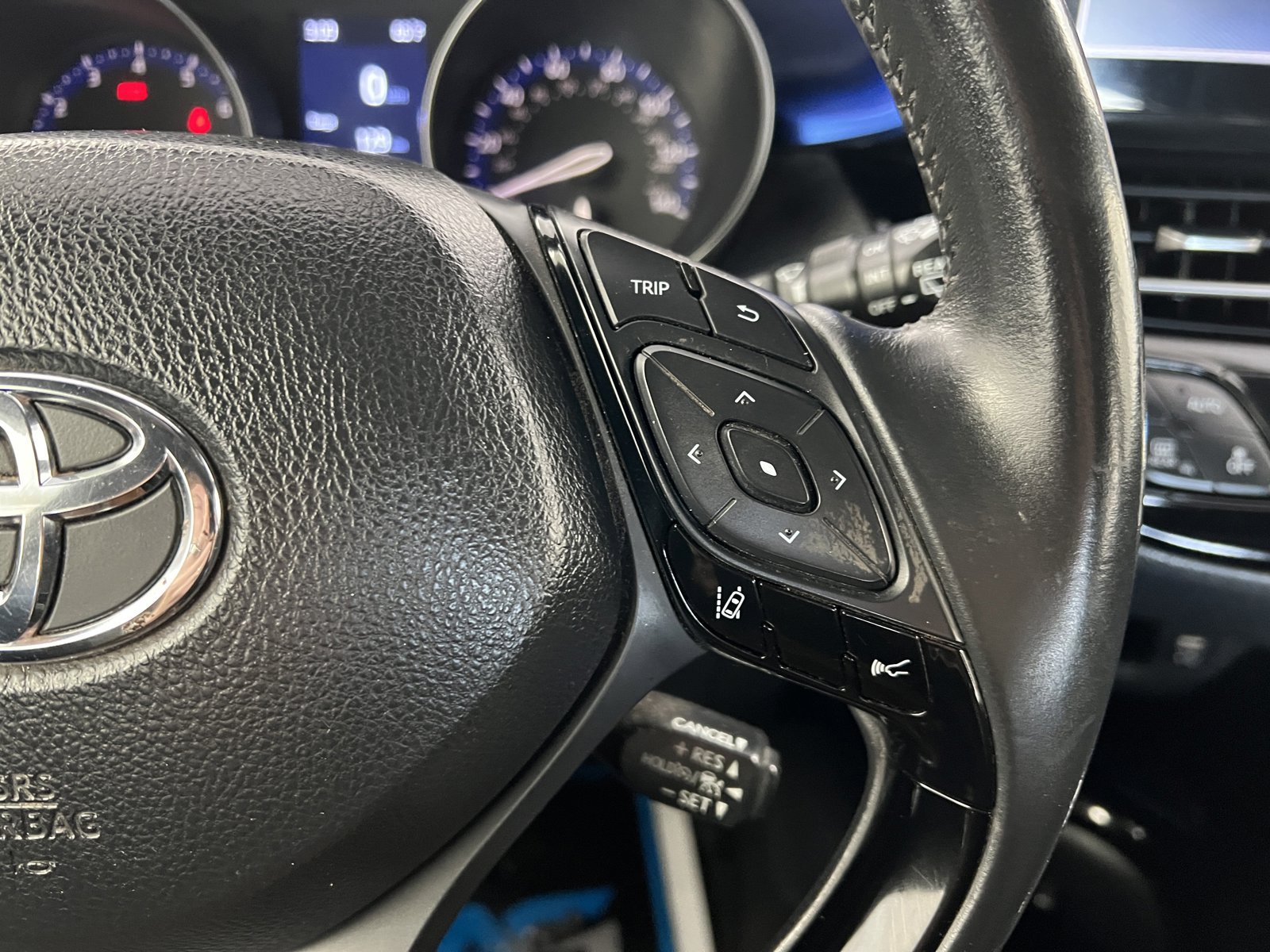 Used 2021 Toyota C-HR XLE FWD image 24