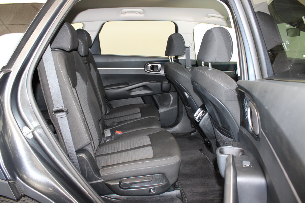 Used 2021 Kia Sorento LX AWD/4WD image 7