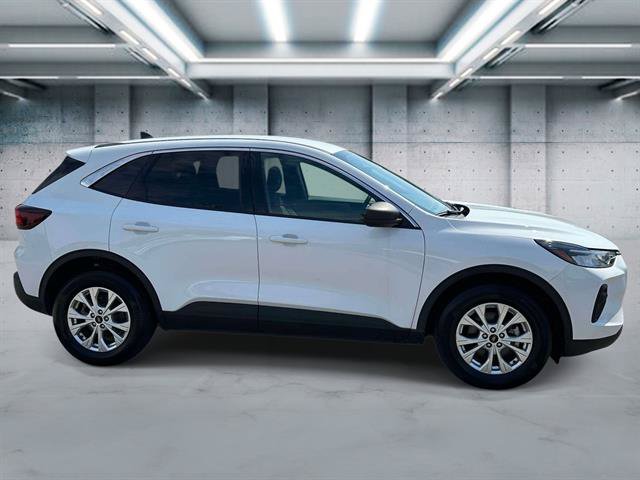 Used 2023 Ford Escape Active w/ Tech Pack #1 AWD/4WD image 3