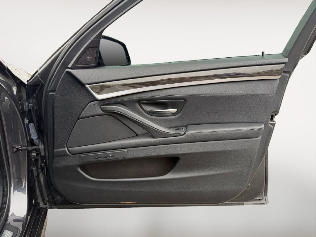 Used 2012 BMW 550i Sedan RWD image 24