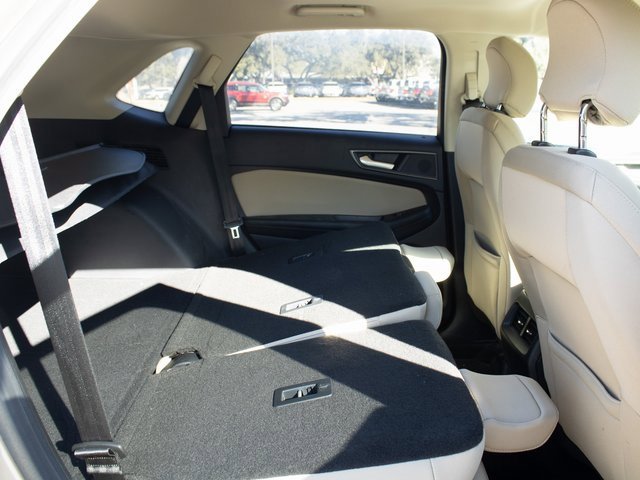 Used 2018 Ford Edge SE image 17