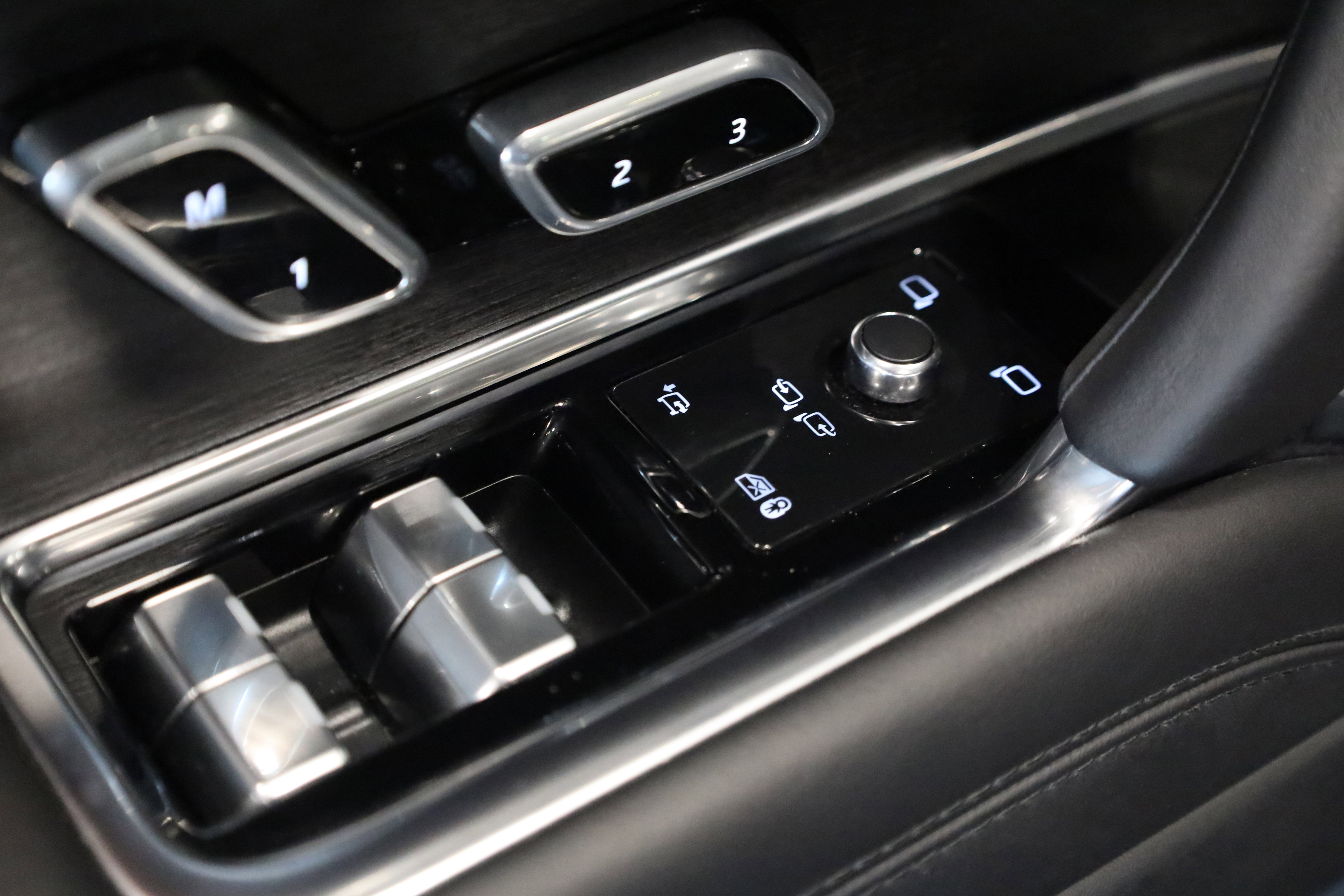 Used 2023 Land Rover Range Rover First Edition image 16