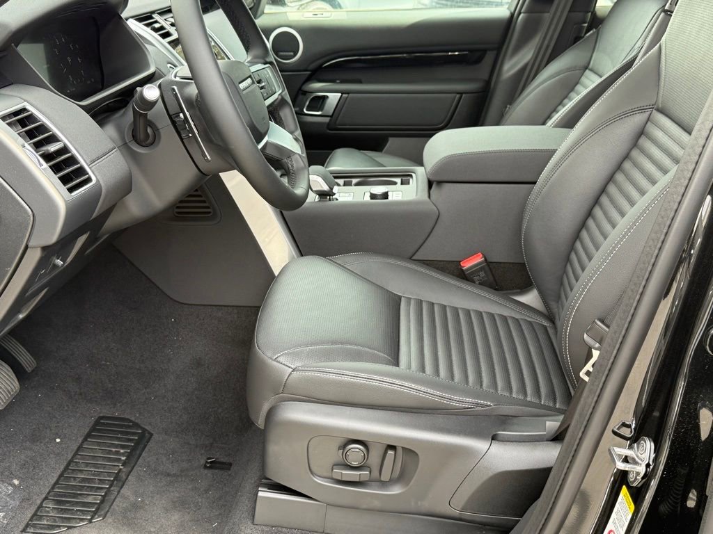 Certified 2025 Land Rover Discovery S AWD/4WD image 13