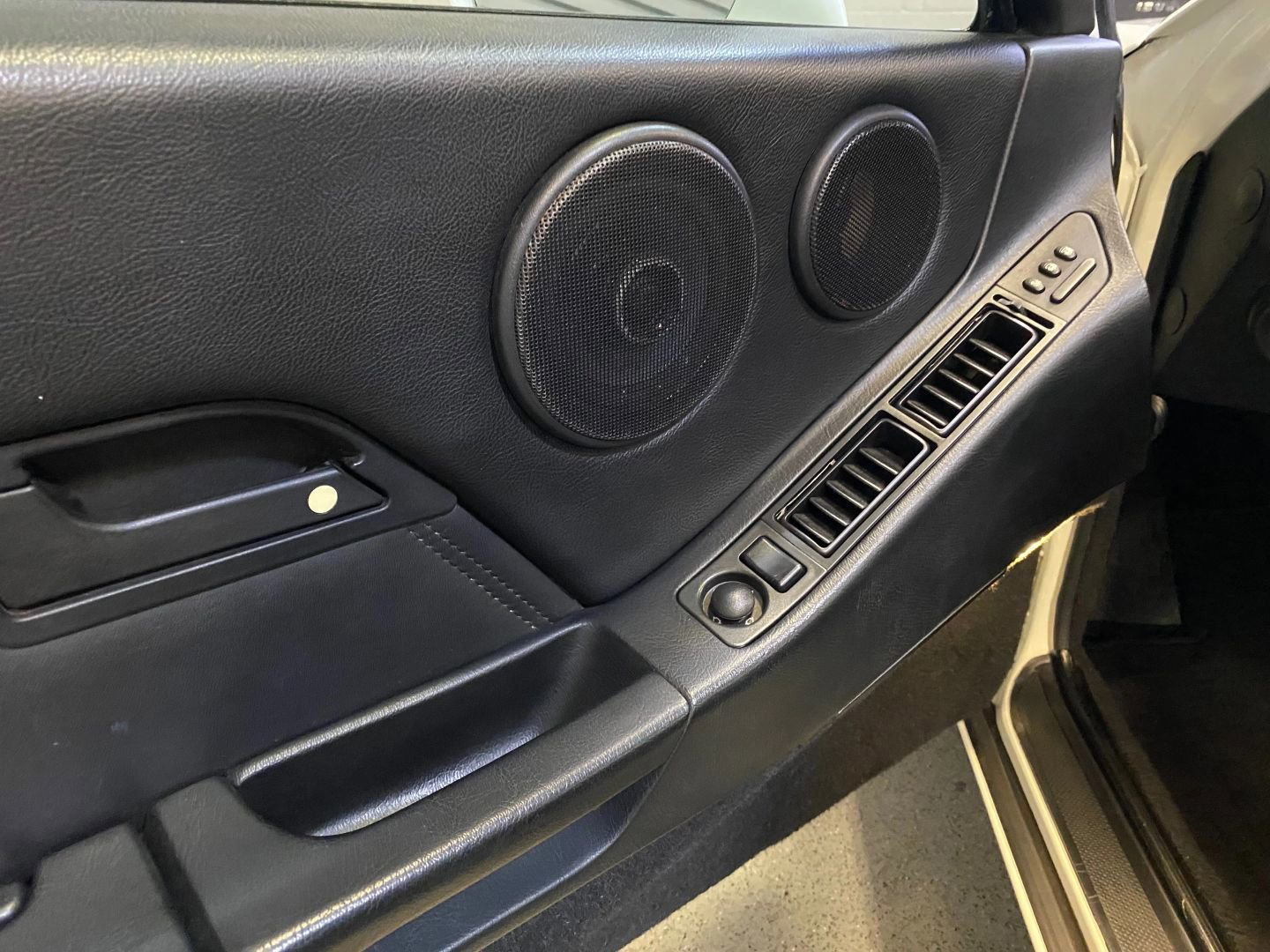 Used 1994 Porsche 928 GTS RWD image 27