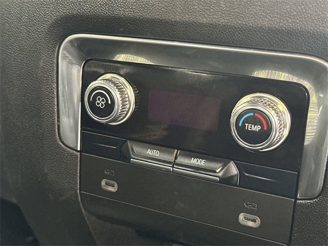 Used 2023 GMC Yukon SLT image 40