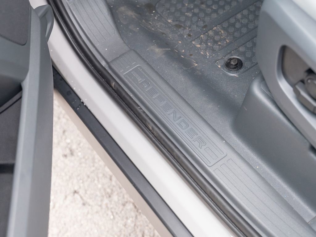 New 2026 Land Rover Defender 110 X-Dynamic SE image 16